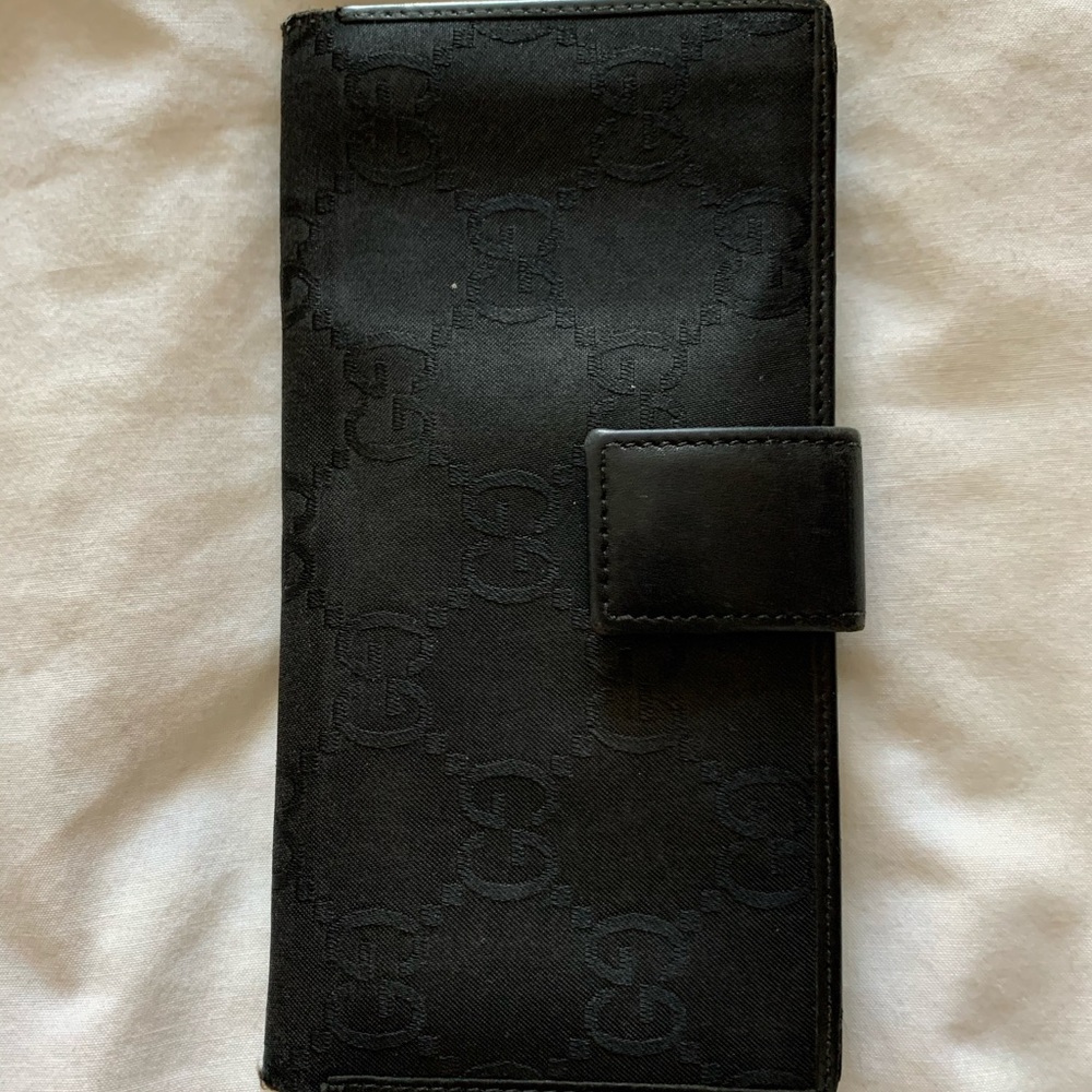 Authentic Gucci wallet
